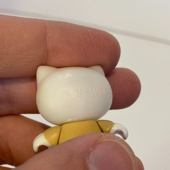 Sanrio Mega Bloks Hello Kitty Building Set Minifigures Lot of 2 Pajamas Purple - Picture 8 of 9